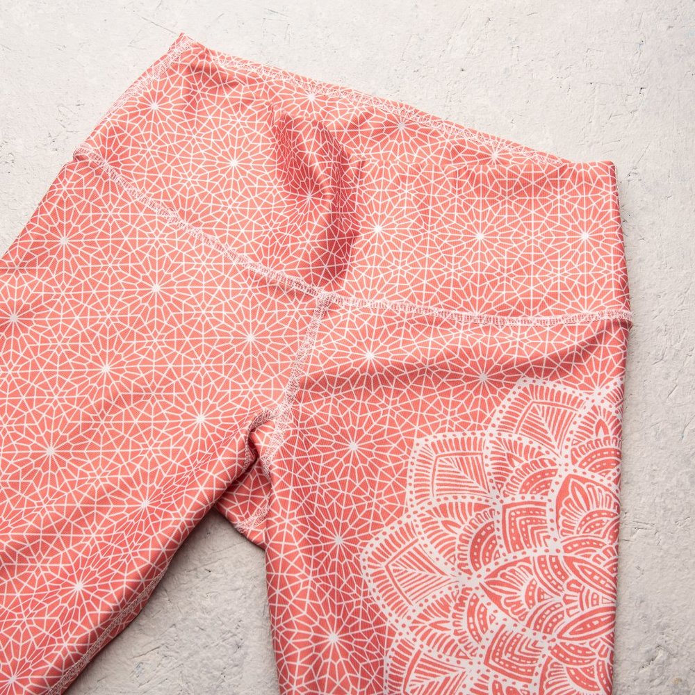 Size 6 Small • Moroccan Coral Inner Fire Leggings